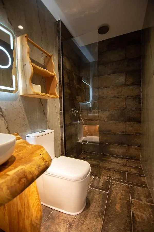 Hotel La Montagna Korce 4*,