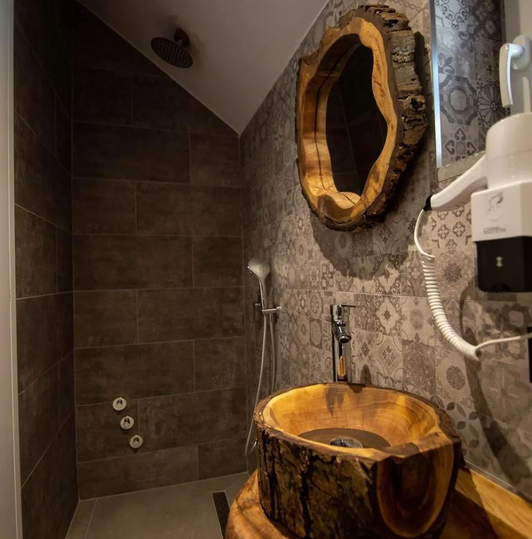 Hotel La Montagna Korce 4*,